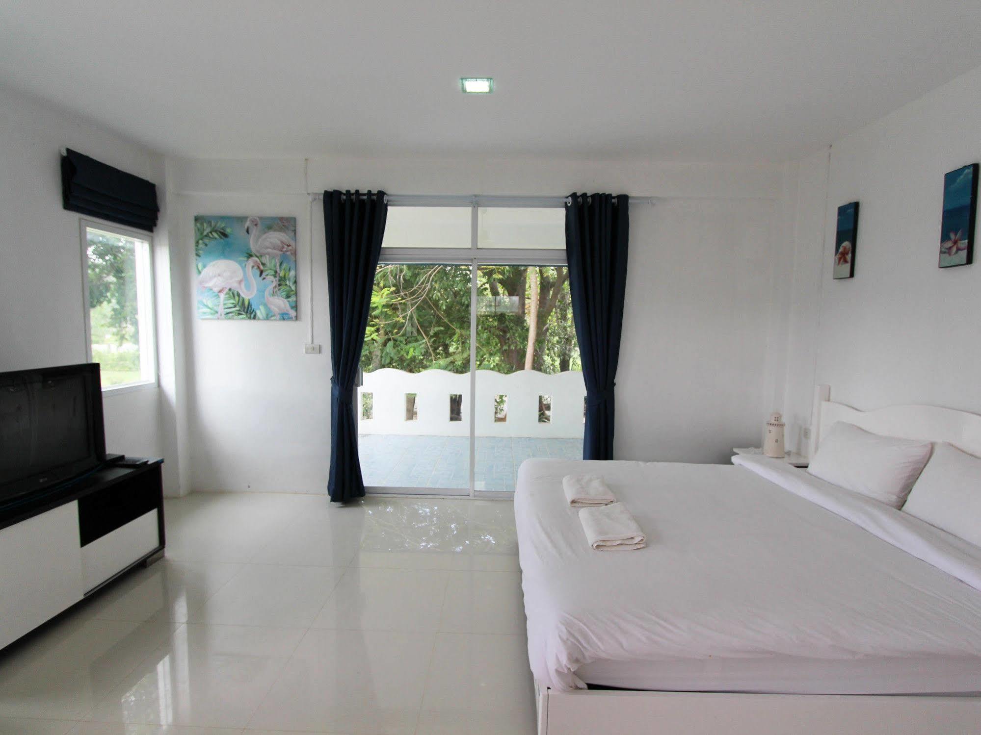 Issara Beach Resort Sichon Esterno foto