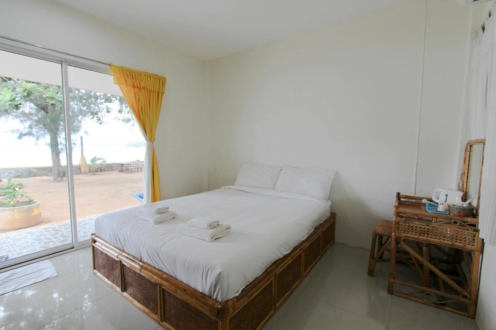 Issara Beach Resort Sichon Esterno foto