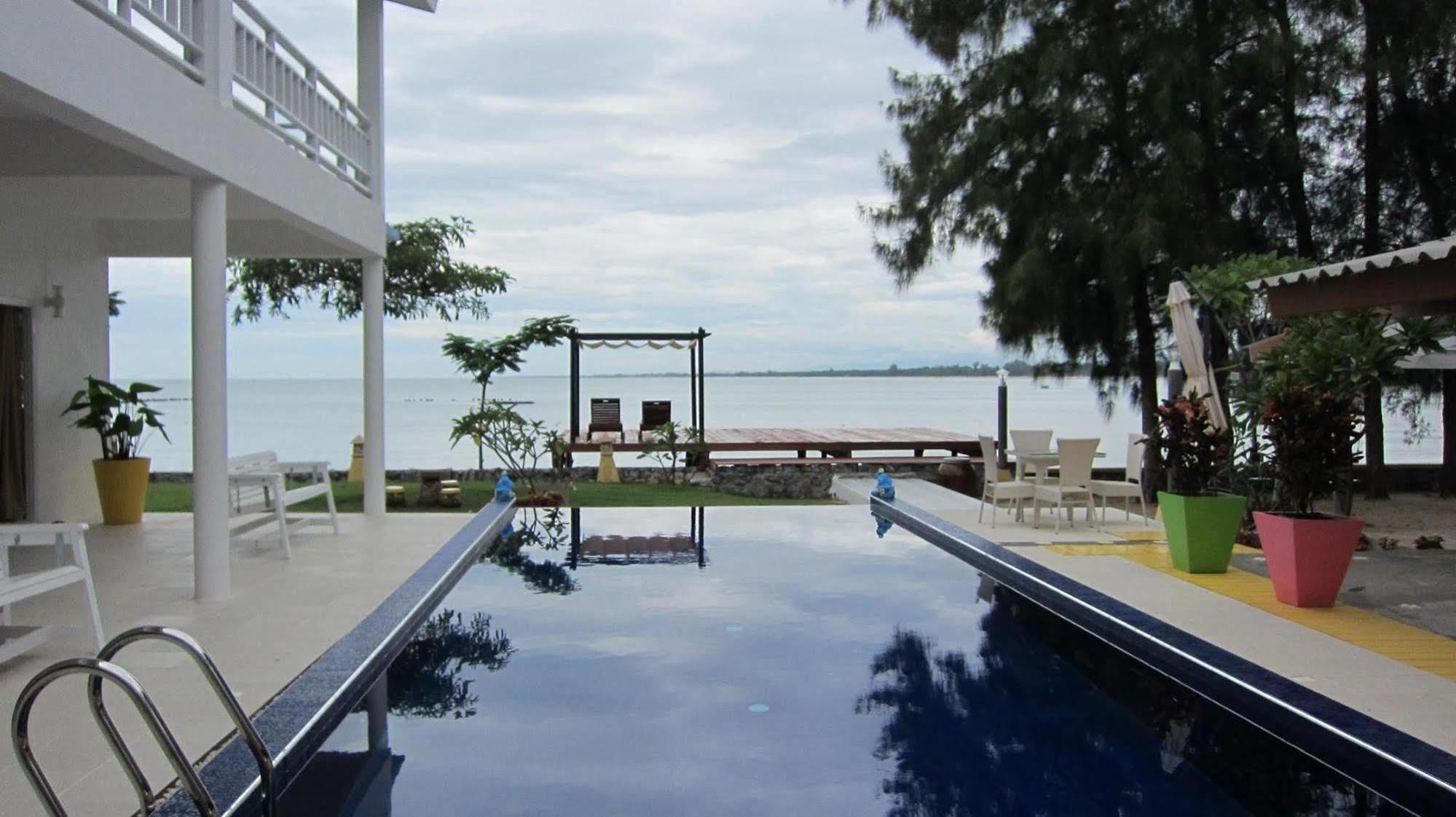 Issara Beach Resort Sichon Esterno foto