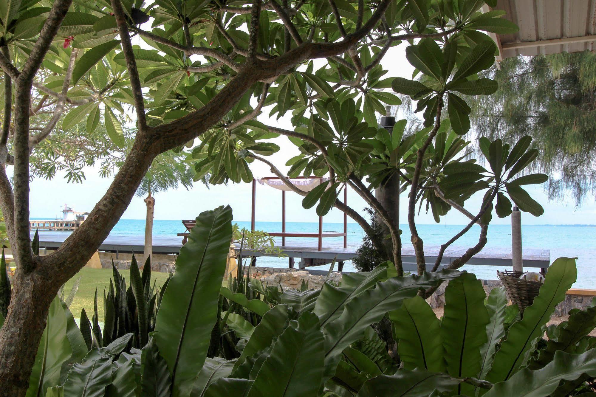 Issara Beach Resort Sichon Esterno foto